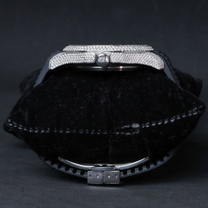 นาฬิกาบุรุษสุดหรูหน้าปัดตัวเลขสีแดงประดับเพชรแบบเต็มขอบสายยางนาฬิกาแฟชั่นฮิปฮอปนาฬิกาข้อมือควอทซ์เครื่องประดับ - Product Image 3