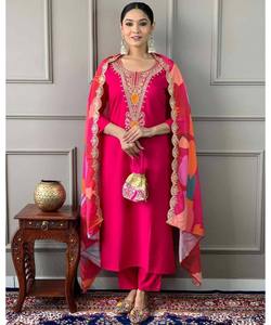 Abaya de Style Dubaï pour Femmes Musulmanes, Design Classique Moderne avec Robe Hijab et Ensemble Jilbab - Product Image 1