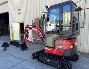 Mini-excavatrice 2,5c + ensemble remorque - Product Image 1