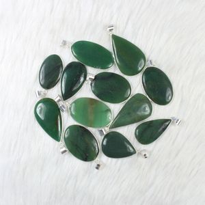 Vente en gros pendentif en aventurine verte naturelle avec lunette sertie de bijoux en argent plaqué pour filles - Product Image 4