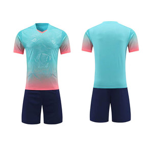 Uniforme de football pour hommes sur mesure de haute qualité 100% polyester vêtements de sport d'entraînement écologiques maillots de football vêtements de football - Product Image 4