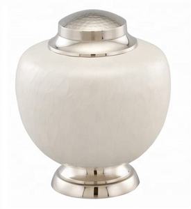 Urne de crémation de style américain pour les cendres humaines Design traditionnel et élégant - Product Image 1