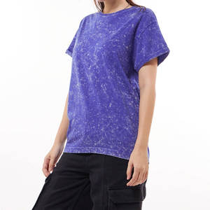 Camiseta de Mujer con Acabado Lavado, Estilo Premium, Construcción Duradera y Elegante - Product Image 1