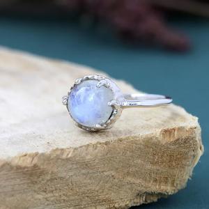 แหวนพลอยมูนสโตนสีรุ้งธรรมชาติเครื่องประดับมินิมอลลิสต์จิวเวอร์รี่สไตล์ June birthstone Dainty White Stone ของขวัญสำหรับผู้หญิง - Product Image 2