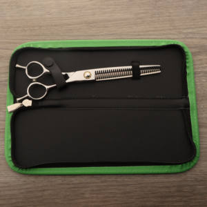 กระเป๋ากรรไกรหนังสีเขียวแบบพกพาพับเก็บได้กันน้ำสำหรับช่างตัดผมและเครื่องมือดูแลสัตว์เลี้ยง - Product Image 4