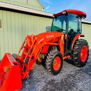 Tracteur à roues Kubota MX5400 HST 4WD avec chargeur frontal, travaux agricoles en extérieur, composants principaux : pompe, boîte de vitesses, engrenages, moteur, roulements - Product Image 4