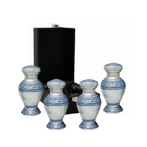 Urne souvenir en aluminium Lot de 4 avec boîte en velours noir Urnes funéraires gravées pour cendres commémoratives - Product Image 1