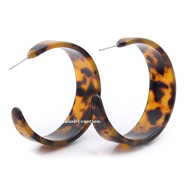 สีน้ำตาล