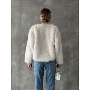 เสื้อโค้ทขนเฟอร์เทียมสีครีมสำหรับผู้หญิง Topshow ขายส่งเสื้อแจ็คเก็ต - Product Image 1