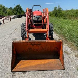 Compre el tractor Kubota M9960 en stock, calidad premium, entrega rápida asegurada, precio al por mayor, venta agrícola de alto rendimiento - Product Image 5