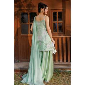 Ensemble chemise et dupatta en satin sans bretelles, élégant et éco-responsable, pour le printemps/été - Product Image 3
