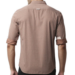 Chemise à manches longues décontractée pour homme avec silhouette de coupe moderne fabriquée dans un matériau doux idéal pour le style de rue de tous les jours - Product Image 5