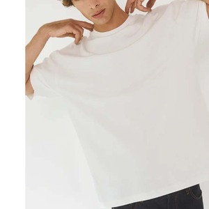 เสื้อยืดคอกลมแขนสั้นทรงหลวมสำหรับผู้ชาย - Product Image 2