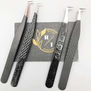 Pinzas de extensión de pestañas recubiertas de polvo negro ecológicas de acero inoxidable de alta calidad con puntas de volumen delgadas y de arranque de 90 grados - Product Image 3
