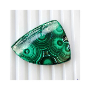 Malachite verte naturelle en gros Trèfle à quatre feuilles Style pierre précieuse en vrac Processus de coupe malachite verte plate lisse de haute qualité - Product Image 2