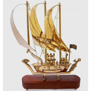 Barco de latón fundido a presión utilizado en hoteles y hogares Venta caliente Artesanía de metal Escritorio Centrado Base de madera Barco China escultura moderna - Product Image 3