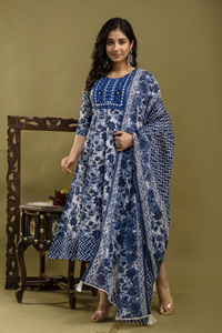 Pantalon Anarkali Kurti en coton imprimé avec Beats et Mulmul Dupatta Summer Wear Long Size Anarkali Kurti With Pant and Dupatta for - Product Image 4