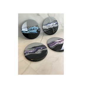 Posavasos de resina ideal para la decoración de una elegante mesa de oficina, que ofrece utilidad funcional con un hermoso aspecto artesanal. - Product Image 6