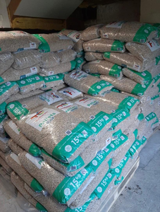 Meilleurs granulés de bois premium 6 mm EN Plus pour la classe A1 Abete, 0,7 % de cendres, 10 % d'humidité, 650-700 kg/m³ en sacs de 16 kg, prix abordables - Product Image 2