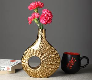 Superbe design Vases et pots à fleurs en métal poli doré pour la décoration de la maison Vases pour la meilleure décoration de maison et de chambre - Product Image 4