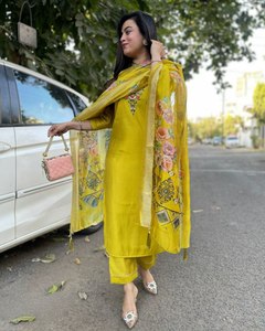 Ensembles de tissus en soie taffetas pur, vêtements légers pour tous les jours, Kurtis/ Nous proposons des styles de fête, réversible pour l'hiver, tous les âges, tous les types de corps - Product Image 2