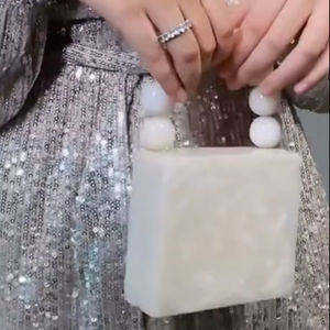 Pochette en résine élégante avec touche artistique Pochette en résine avec paillettes décoratives intégrées pour les femmes sac de soirée - Product Image 3