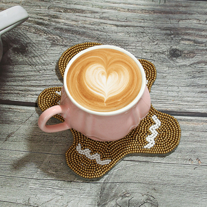 แผ่นรองแก้วทำมือ พิมพ์ลายโลโก้ด้วยเทคนิคซิลค์สกรีน เป็นมิตรกับสิ่งแวดล้อม ประดับด้วยลูกปัดแก้ว ดีไซน์สร้างสรรค์ แปลกใหม่ สไตล์คริสต์มาส สำหรับวางบนโต๊ะ - Product Image 2