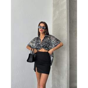 Blusas y Camisas de Terciopelo con Estampado de Leopardo Gris para Mujer, Topshow, Venta al Por Mayor - Product Image 3