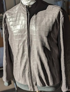 Chaqueta de Invierno de Cuero Genuino para Hombre al por Mayor con Cuello Alto y Textura Exótica Marrón de Moda - Product Image 4