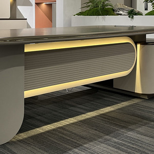 Scrivania Direzionale Rossa di Alta Gamma Personalizzata, Arredamento per Ufficio di Lusso Italiano - Product Image 4