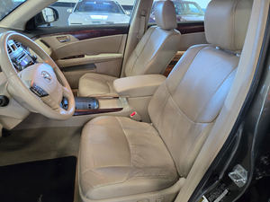 Toyota Avalon 2011 con caja de cambios automática, asientos de cuero, dirección izquierda, cámara trasera, portaequipajes de aleación de aluminio, tamaño de neumático R17 - Product Image 2