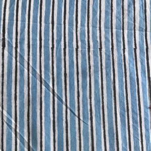Tissu en coton imprimé à la main, rayures bleu indigo et blanc avec des lignes noires |   Textile indien minimaliste - Product Image 1