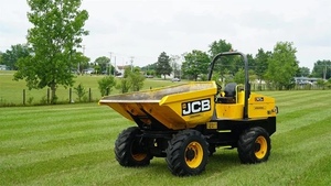 Camion benne compact diesel JCB 6TFT jaune pour travaux de construction et transport agricole - Product Image 2