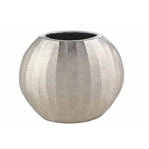 Florero de Metal de tendencia de diseño único con tamaño y forma personalizados de primera calidad Diseño elegante Florero de Metal Decoración para el hogar - Product Image 5