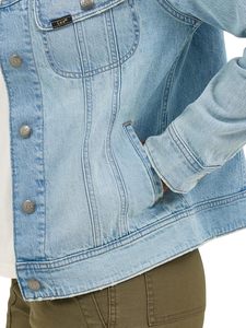 Chaqueta vaquera para mujer a la sombra lavada, lo que la convierte en una pieza de moda atemporal para el uso diario, ropa informal moderna - Product Image 2