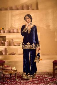 Ensemble coordonné Kurta/Kurti en velours royal gaufré sans plis pour femmes, pour les fêtes, les mariages et les occasions festives - Product Image 2