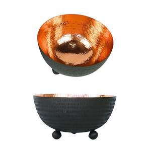 Bol en cuivre moderne et élégant avec design à pieds, intérieurs de maison de mariage élégants, plateaux décoratifs pour collations et fruits - Product Image 1