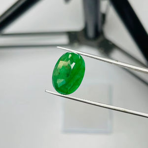 Esmeralda natural de Zambia, corte ovalado, 8.10 quilates, piedra preciosa de buena calidad, buen brillo, color verde agradable, pulido perfecto, ideal para cualquier joyería. - Product Image 6