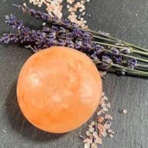 Bola de masaje de sal rosa roja naranja del Himalaya pulida de 50mm al por mayor artesanías naturales para técnica de cristal curativo - Product Image 3