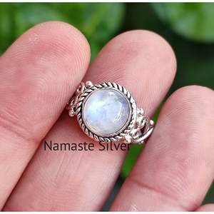 Anillo de Boda Boho Hecho a Mano con Piedra Lunar Arcoíris y Plata de Ley, Incrustaciones de Piedra Natural, Pieza Destacada para Mujer, Regalo para Ella - Product Image 6