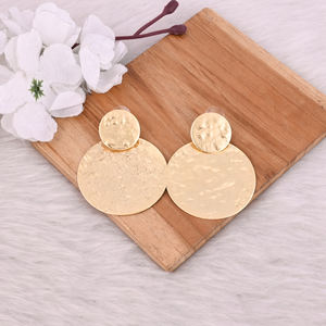 ต่างหูแบบติดหูทองเหลืองชุบทองสำหรับผู้หญิง งานแฮนด์เมด ดีไซน์เนอร์ คุณภาพสูง ต่างหูแบบเรียบ ชุบทองเหลือง ขายส่งจากผู้ผลิต - Product Image 2