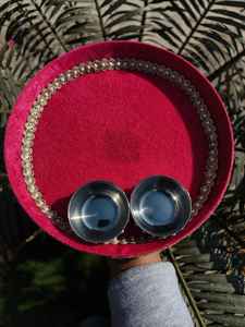 Ensemble de thali décoratif multifonctionnel en acier (combo thali pour cérémonie de haldi, mehndi et alliance) avec 2 bols et applicateur - Product Image 5