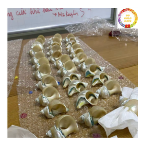 Servilleteros elegantes de concha marina Soporte de concha natural hecho a mano para banquetes y fiestas de verano - Product Image 1