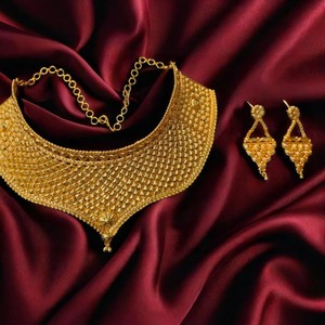 Vente en gros de boucles d'oreilles collier serties de boucles d'oreilles collier style tendance plaqué or 22 carats à vendre par les exportateurs - Product Image 1