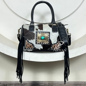 Bolsa de Hombro Cruzada de Cuero Repujado de Primera Calidad OEM ODM, Bolsa de Viaje de Cuero Vacuno Vintage con Flecos para Mujer - Product Image 1