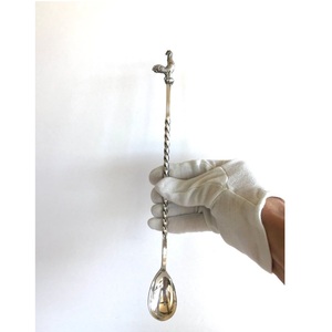 Cuillère de bar en métal finition argentée pour la présentation de boissons chic, idéale pour les restaurants de luxe et les salons à cocktails - Product Image 1