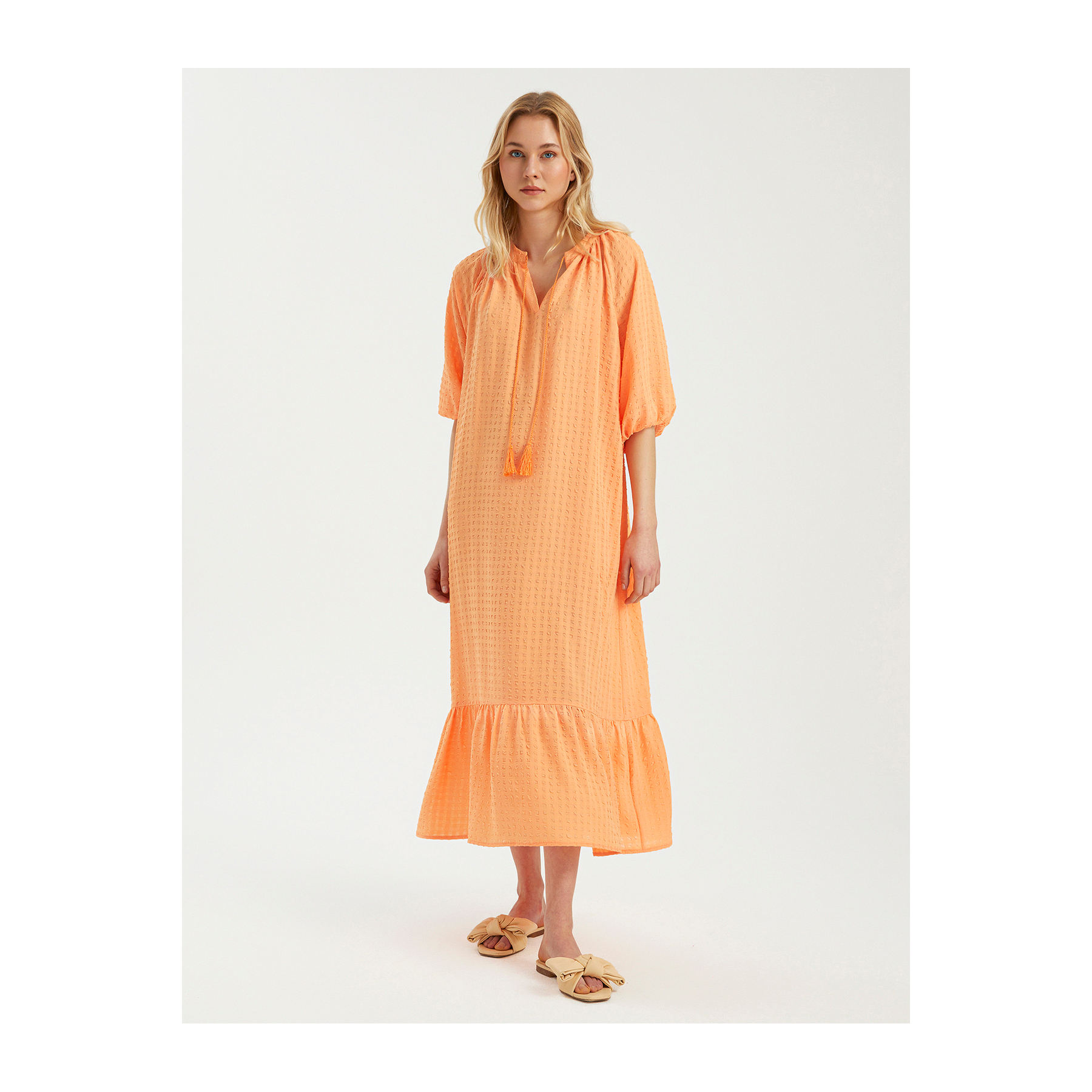 สีส้มอ่อน