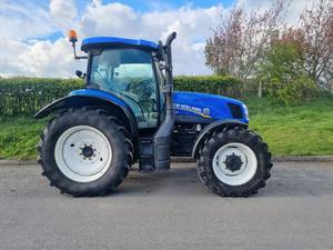 Tractor nuevo y holandés T6.155 bastante usado a la venta - Product Image 6