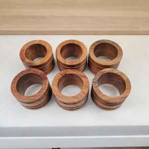 Anneaux de serviette en rotin élégants Expérience culinaire raffinée Décoration de table en osier - Product Image 3