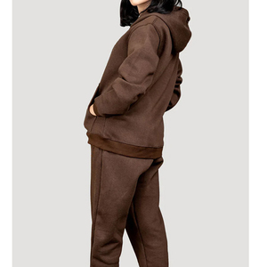 Ensemble de survêtement personnalisé OEM pour femmes vente en gros de vêtements de sport de haute qualité en coton mélangé coupe ajustée tenue de jogging pour l'entraînement - Product Image 4